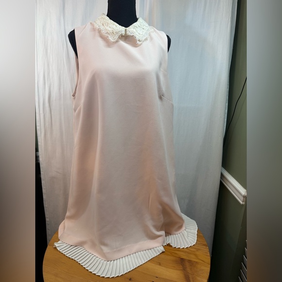 Nanette Lepore Dresses & Skirts - Nanette Lepore Soft Blush and Cream Dress